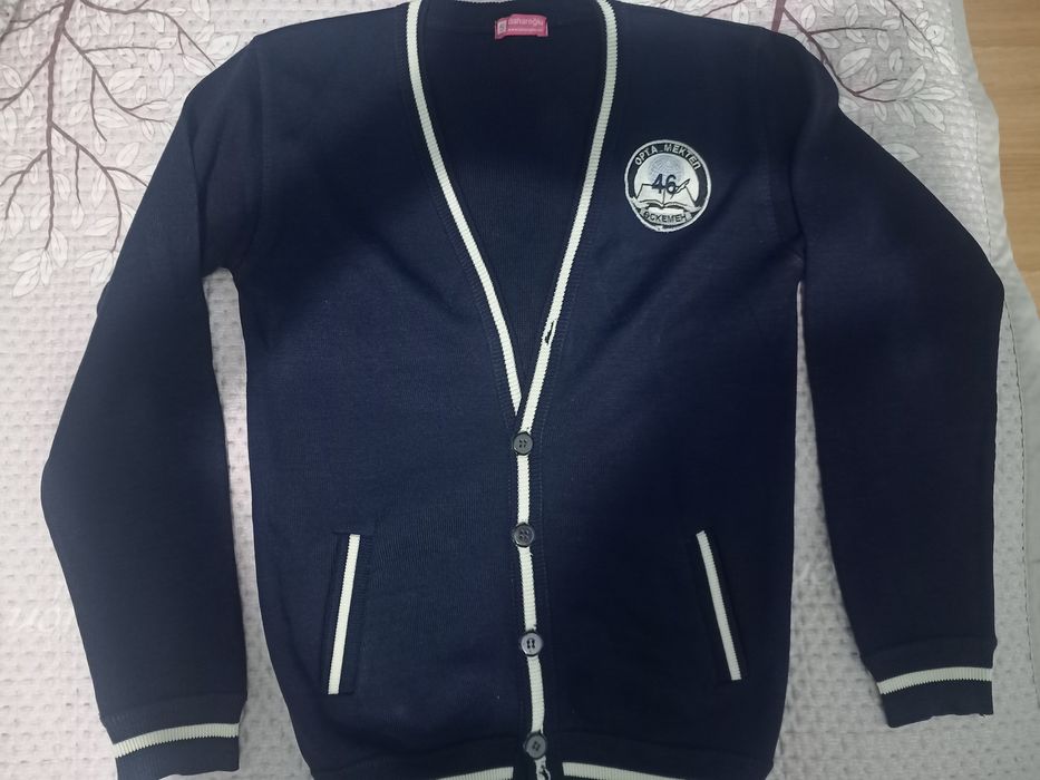 Жилет и пуловер в школу