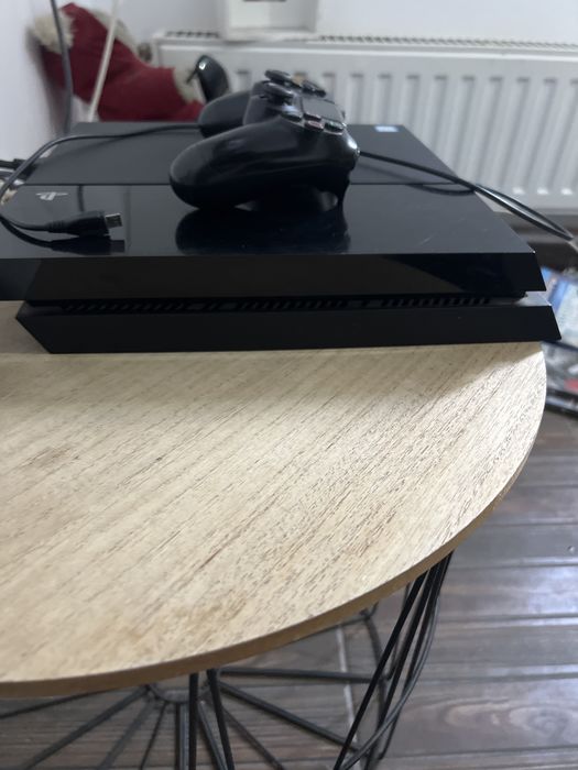 Vand ps4 + consolă + jocuri