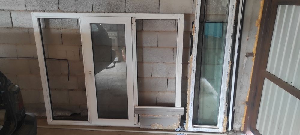 Продам два пластиковых окна