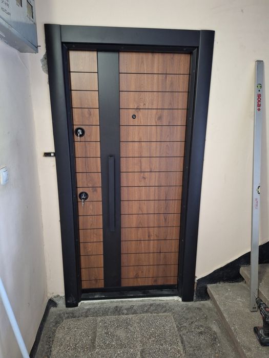 входни врати нови на склад вносител