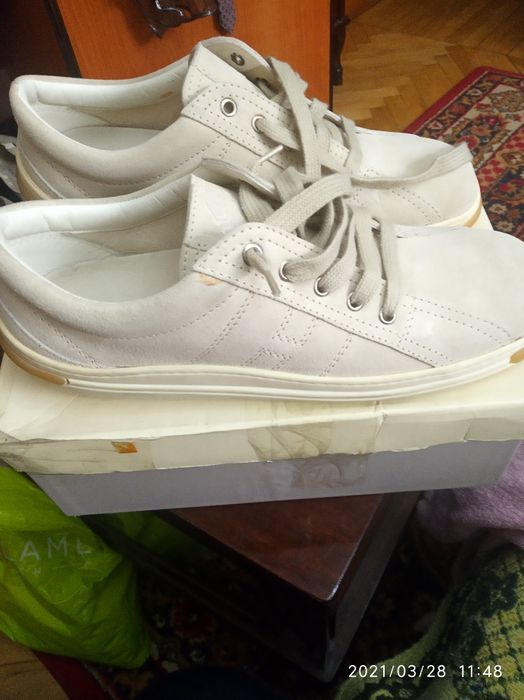 Кроссовки женские