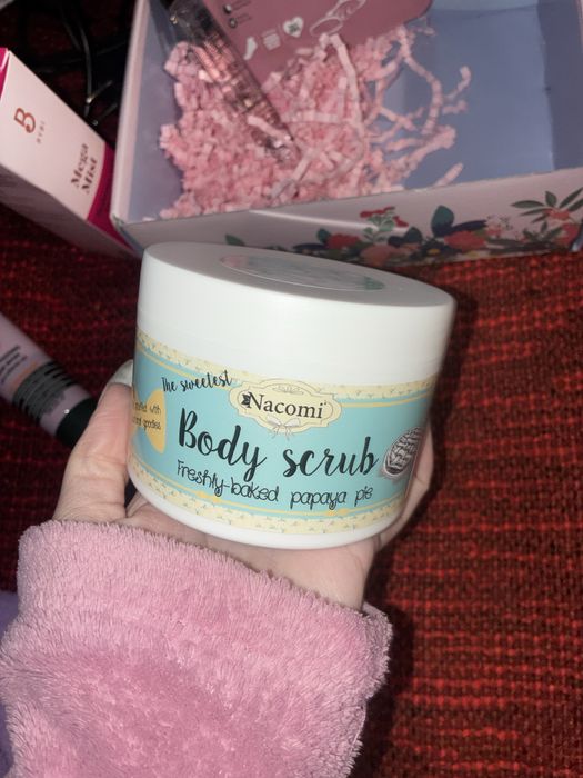 Продавам козметика