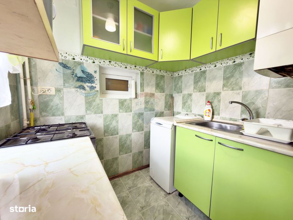 Apartament cu 3 camere de închiriat în zona Intim