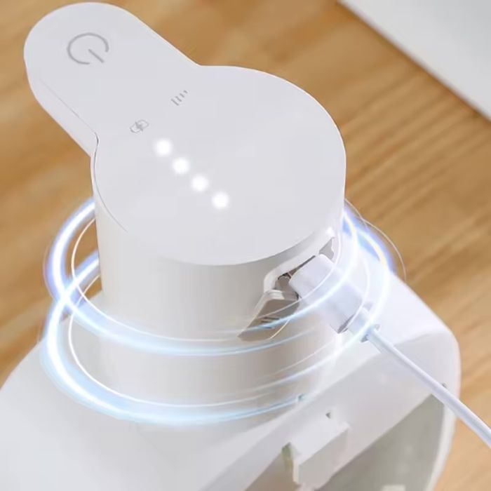 Автоматичен дозатор диспенсър за пяна.