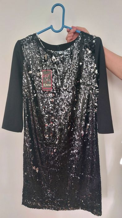 Чёрное платье с пайетками