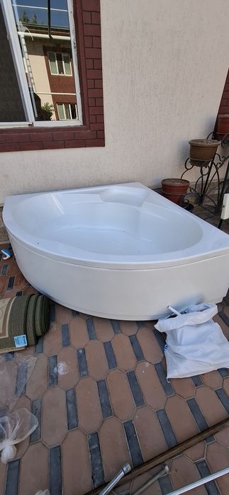 Большая ванная в хорошем состоянии