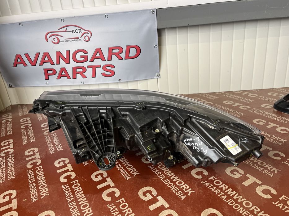 3 броя десен и 1 брой ляв фар Ford Mustang E-Mach 2021-