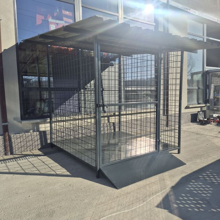 Spațiu depozitare carton magazin alimentar