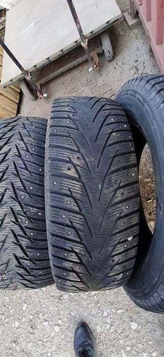 Продам резину 235/60/R18 шипы KAPSEN