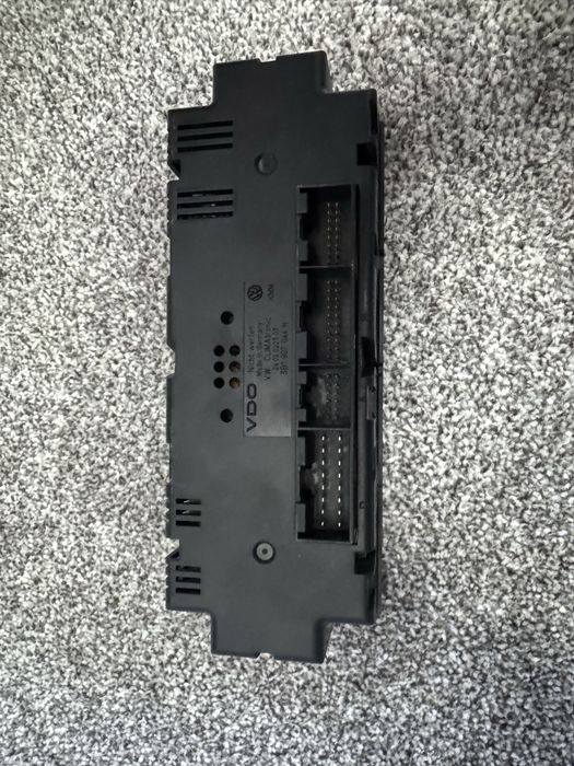 Navigații Auto 2DIN 7010B/7018B și Panou Climatronic VW – Ca Noi! (Super Ofertă la Pachet)