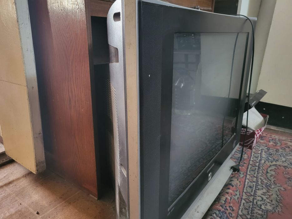 Телевизор в рабочем состоянии