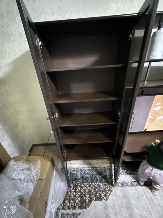 Продаю мебельную стенку