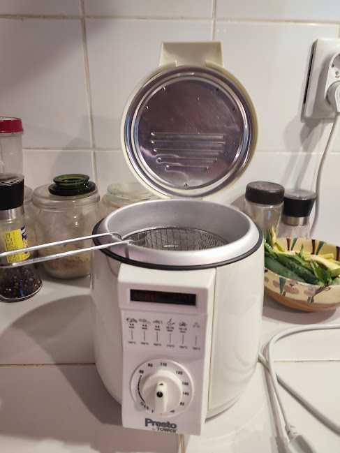 Friteuza -Presto Tower