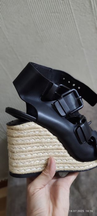 Босоножки Sasha Fabiani