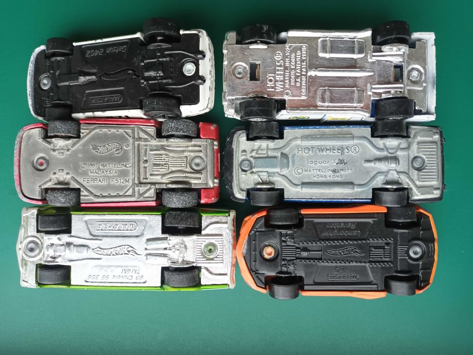 Lot 15 mașinuțe Hot Wheels
