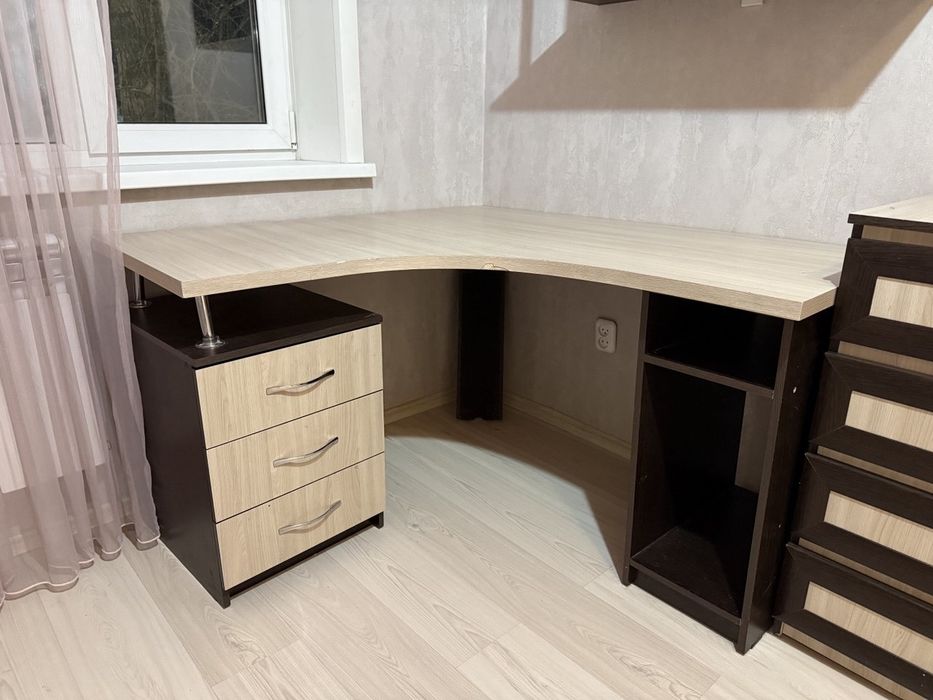 Продам стол письменный угловой