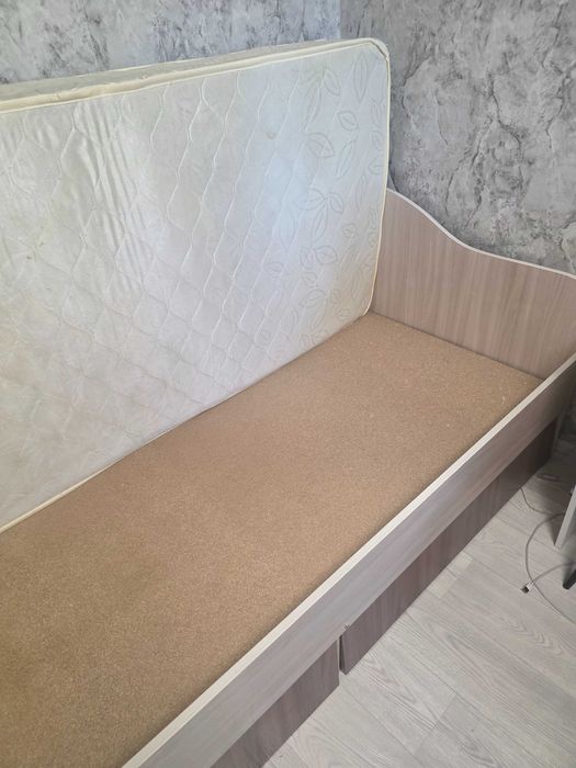 Продам односпальную кровать