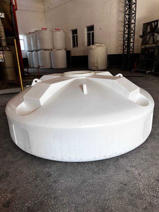 Емкости пластиковые горизонтальные и вертикальные