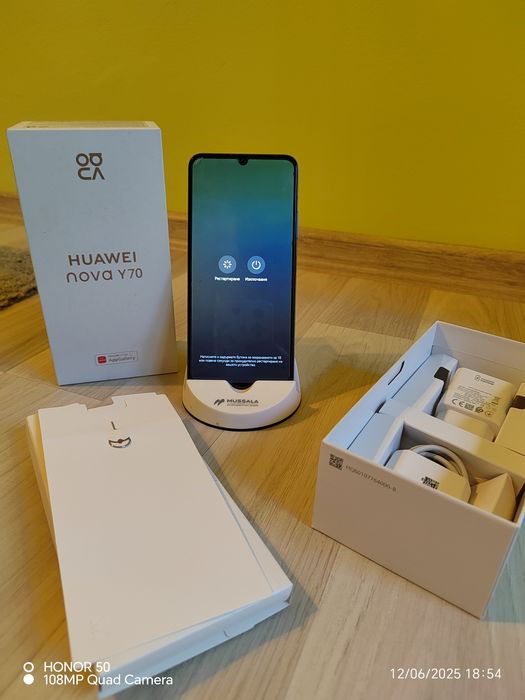 Huawei Nova  Y70