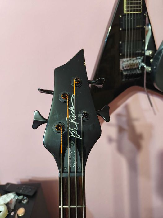 B.C. Rich Havoc Skull One bass , бас китара signature модел на John Moyer от Disturbed