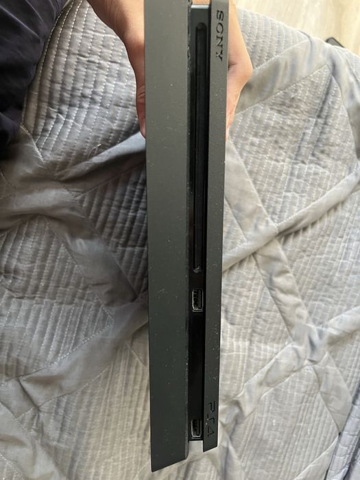 Playstation 4 + 2 геймпада