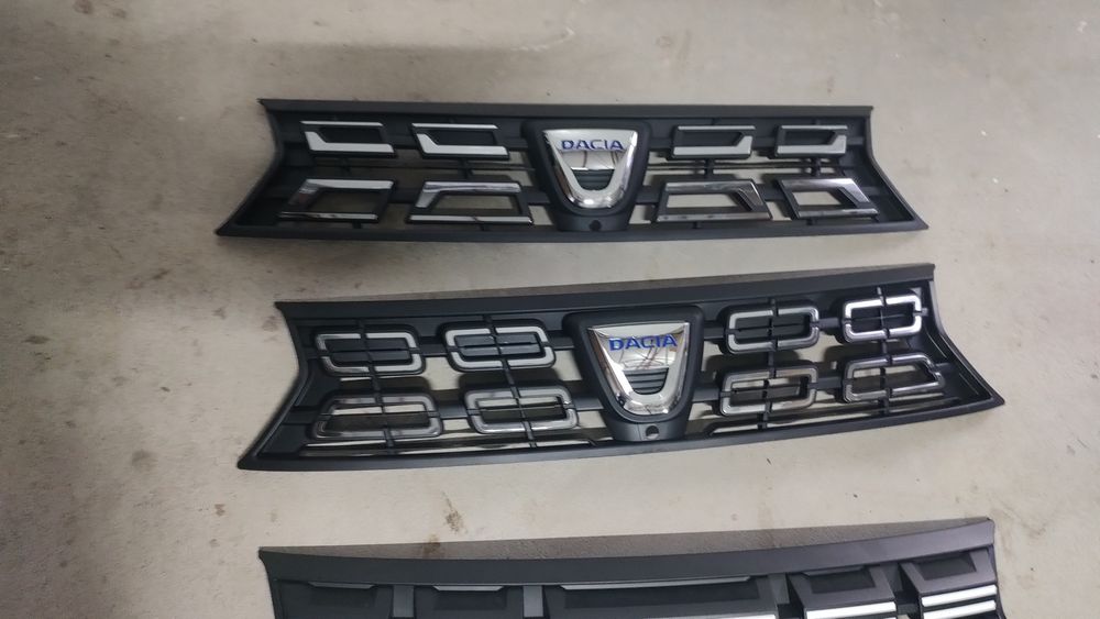 Grila bara fata Dacia Duster 2 2018-2024