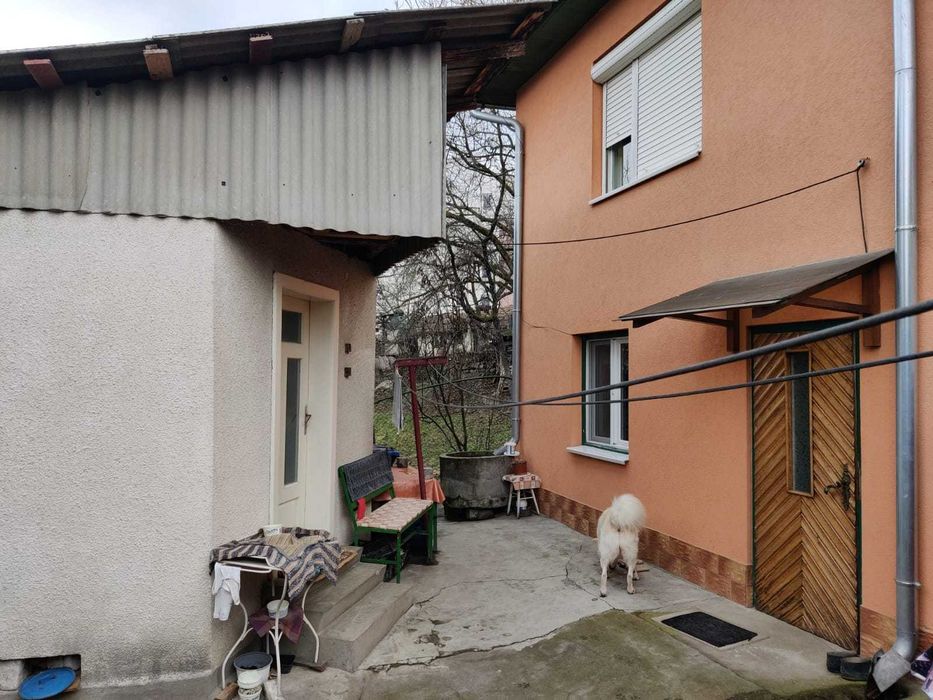 Locuinta 2 Camere, Terasa Acoperita, Bucatarie Vara, Pivnita, Anexe