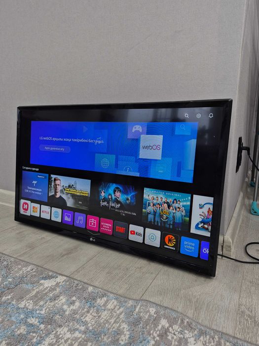 81sm Smart TV Wi-Fi с кронштейном