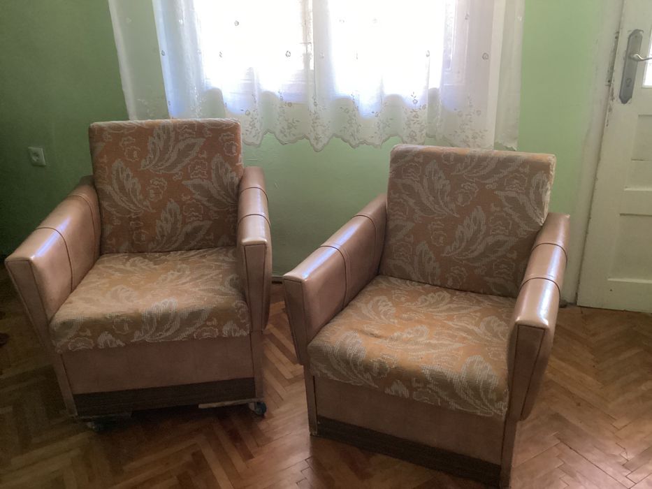Două fotolii și canapea în bună stare