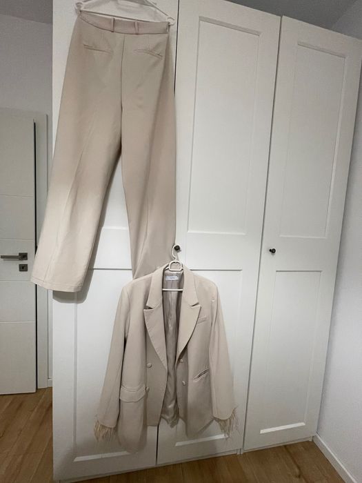 Costum de femei elegant cu pene Reserved