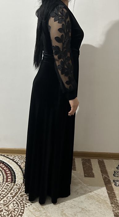 Продам платье бархат черное