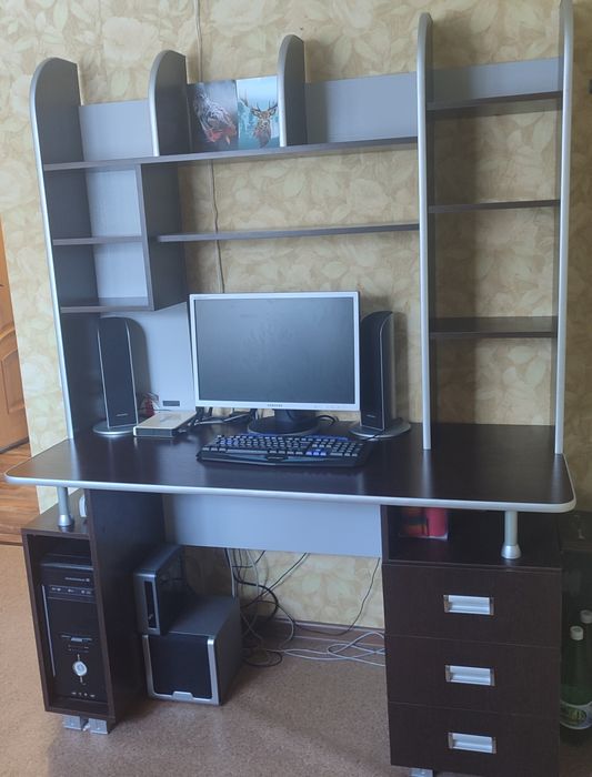 Стол компьютерный