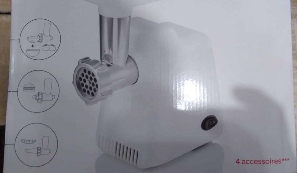 Masina de tocat carne Heinner 1300 W, accesoriu carnati, cutit inox
