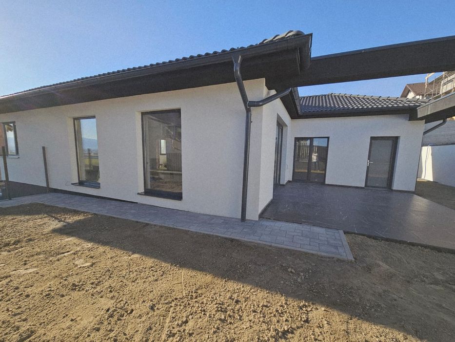 Casă single modernă, pe un nivel, 120 mp utili + terasă, 4 km de Sibiu