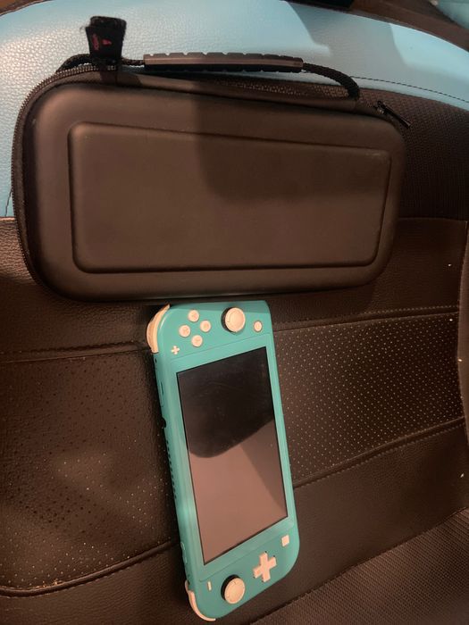 Nintendo Switch lite + 200 GB SD карта