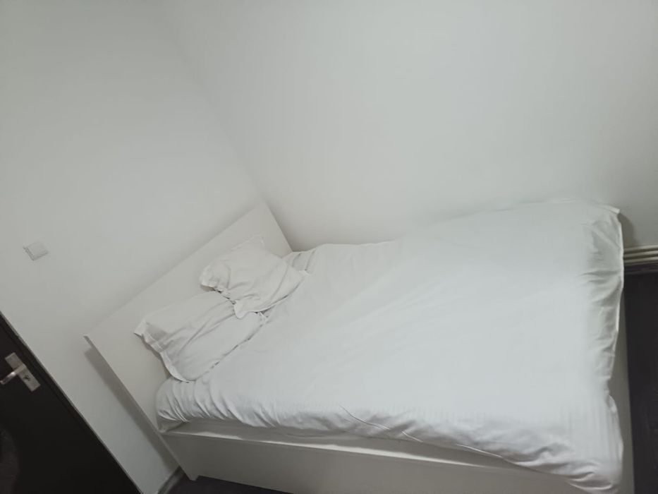Inchiriez apartament cu 2 camere .