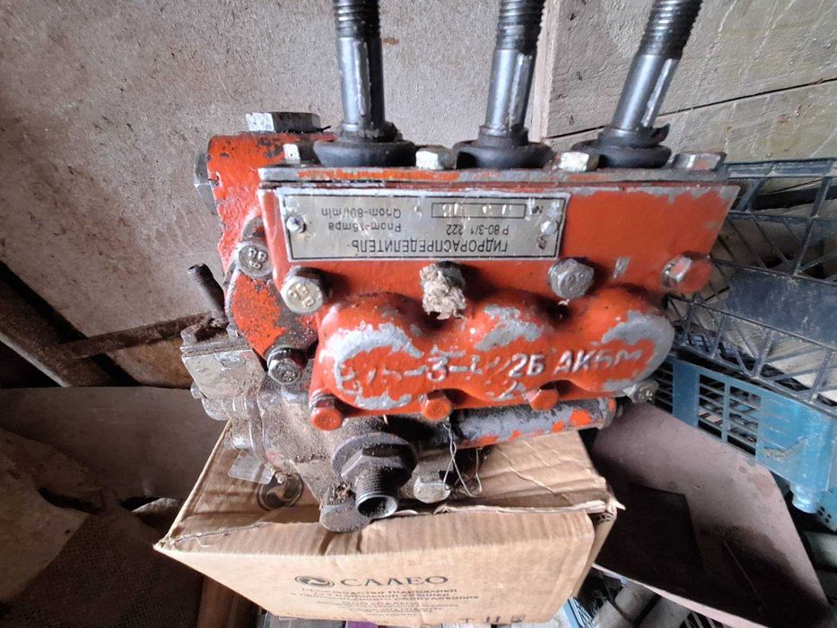 разпределител за трактор Болгар - 1 нов, 2 използвани