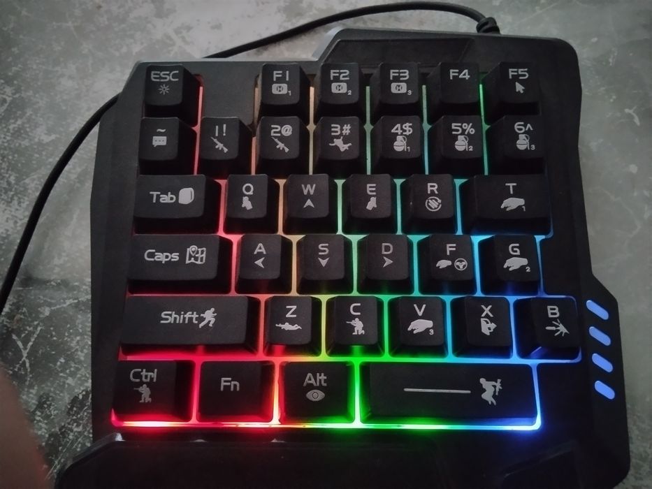Продам клавиатуру для игр,идеальное состояние