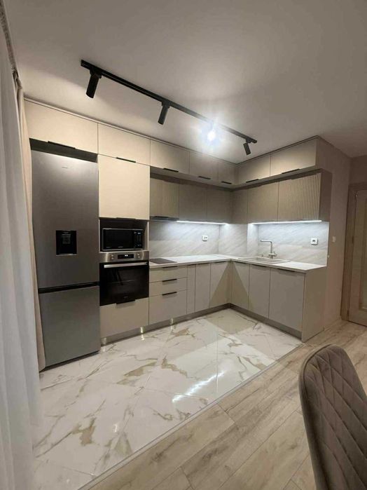 Дава се под наем Тристаен апартамент в Пловдив, Коматевски възел - 100 кв.м за 648.21 € - Снимка #3