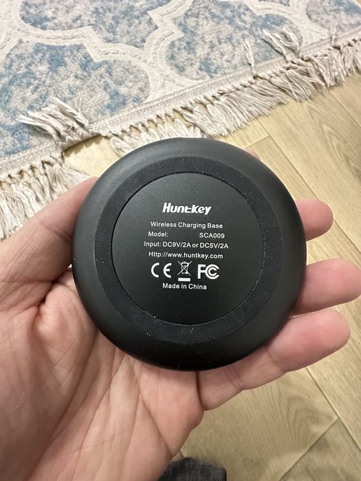 Зарядка . Без проводная  .