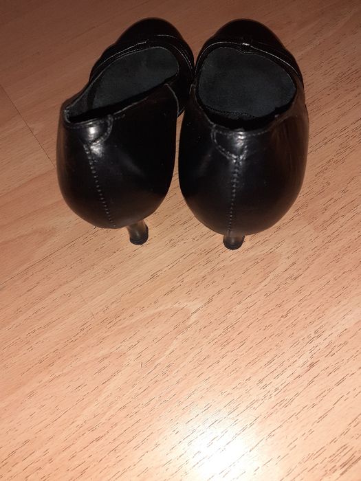 Дамски обувки 35 номер 20 лв.