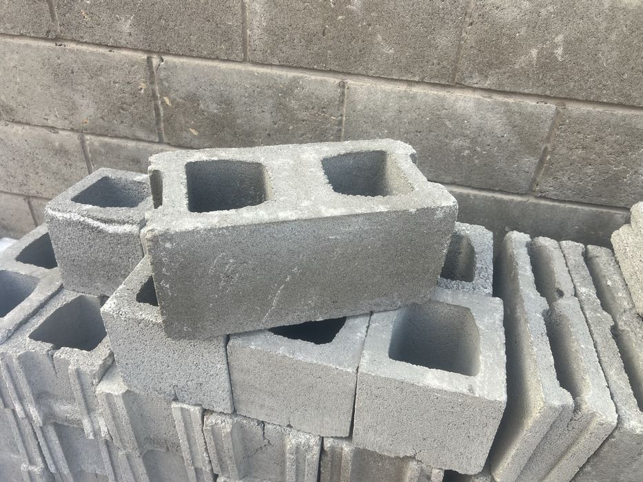 В продаже перегородочный кирпич