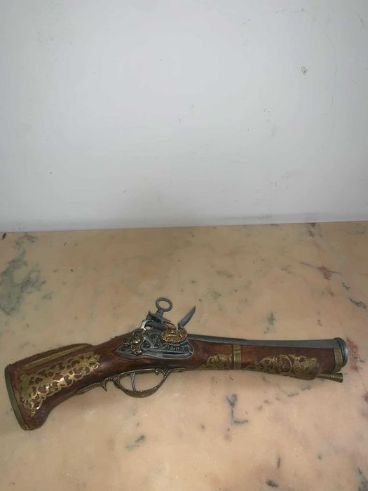 Panoplie pistol decor