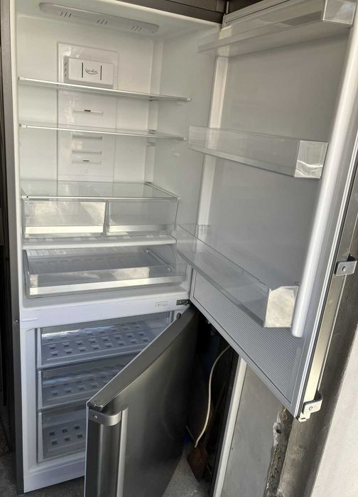 Хладилник с фризер SMEG / Цвят Неръждаема стомана