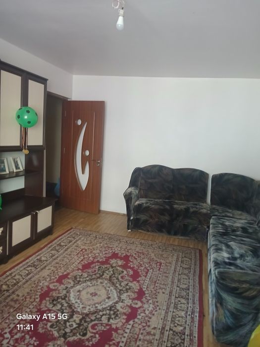 Închiriez apartament 2 camere ,baie ,bucătărie, hol.
