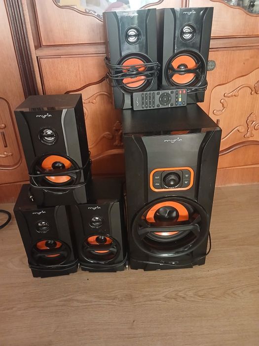 Boxe myria cu conectare prin cablu in stare buna