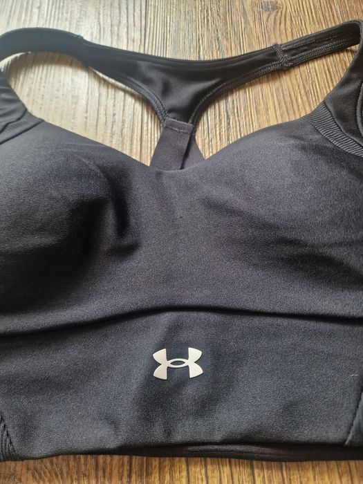 Страхотно дамско спортно бюстие UNDER ARMOUR размер S/M