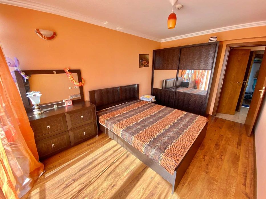 Двустаен апартамент на метри от плажа в к-с "Лазур 5"