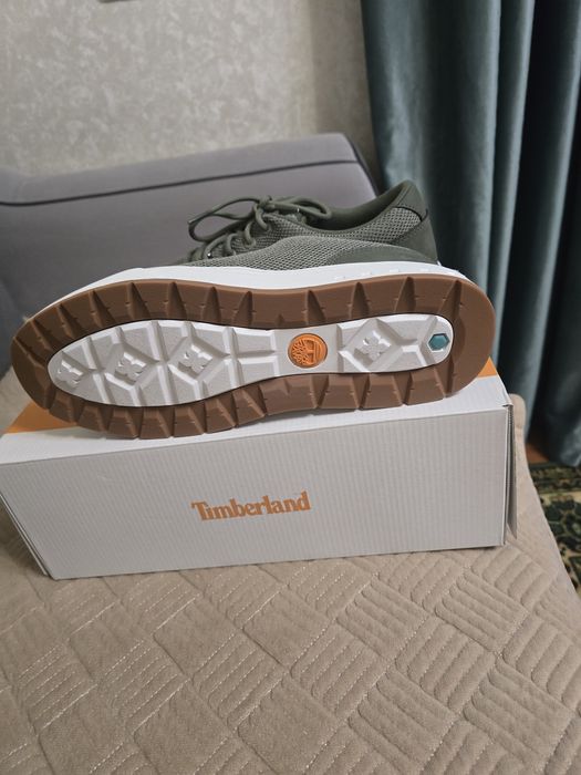 Продается кроссовки   timberland. Размер 43.