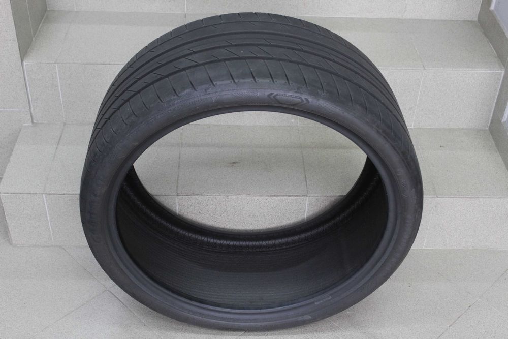 285/30-22 Goodyear BMW